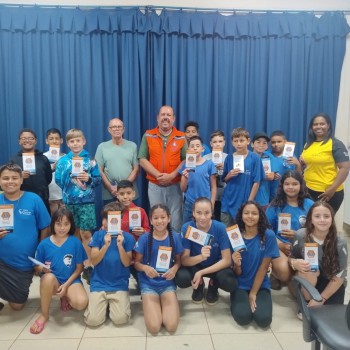 Alunos do projeto “Aprendendo Profissões” participam de palestra sobre segurança no trânsito e prevenção de acidentes